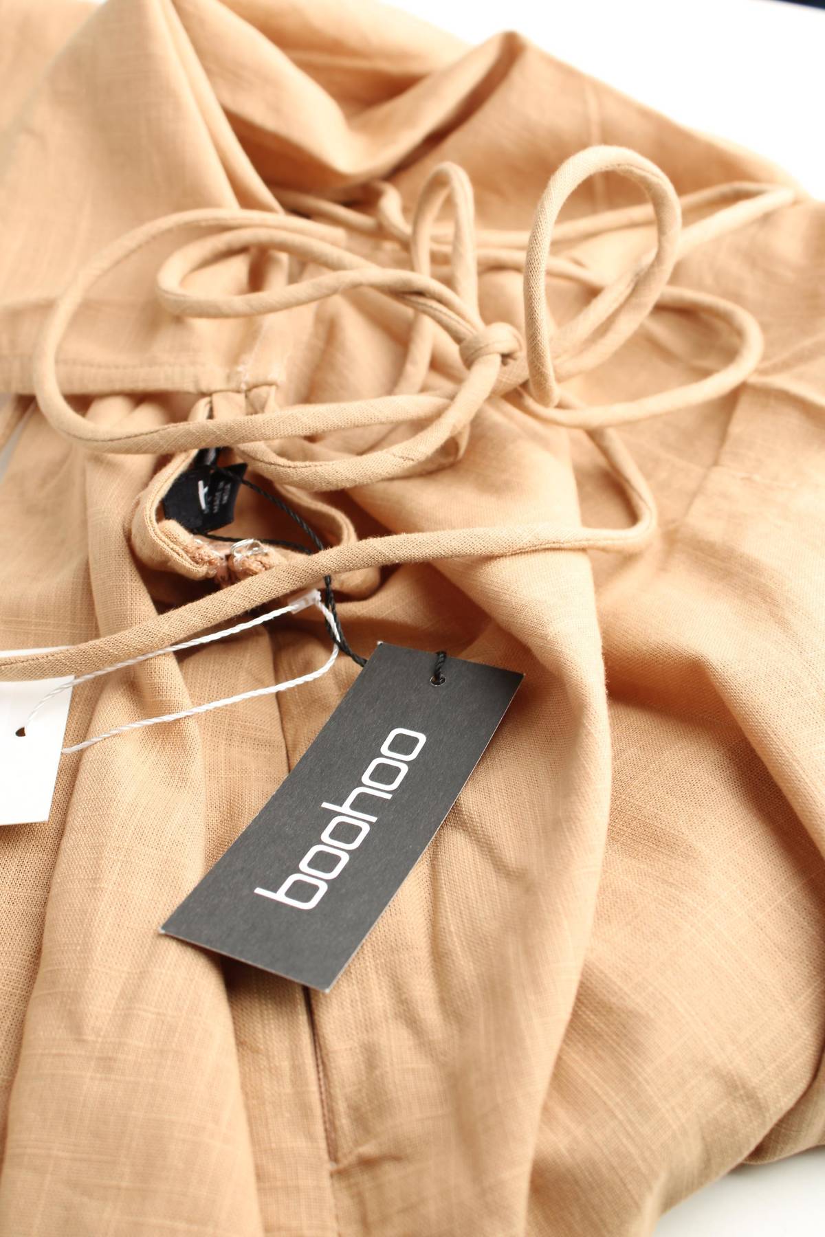 Рокля Boohoo3
