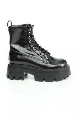 Γυναικεία μποτάκια Steve Madden1