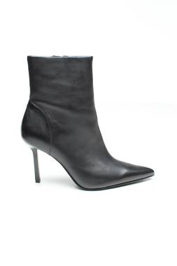 Γυναικεία μποτάκια Steve Madden1