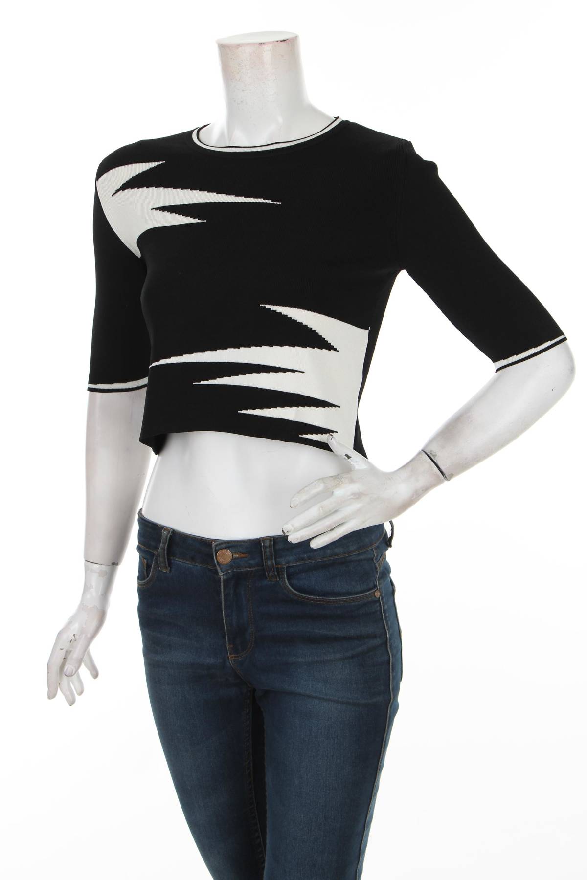 Дамски пуловер Guess1