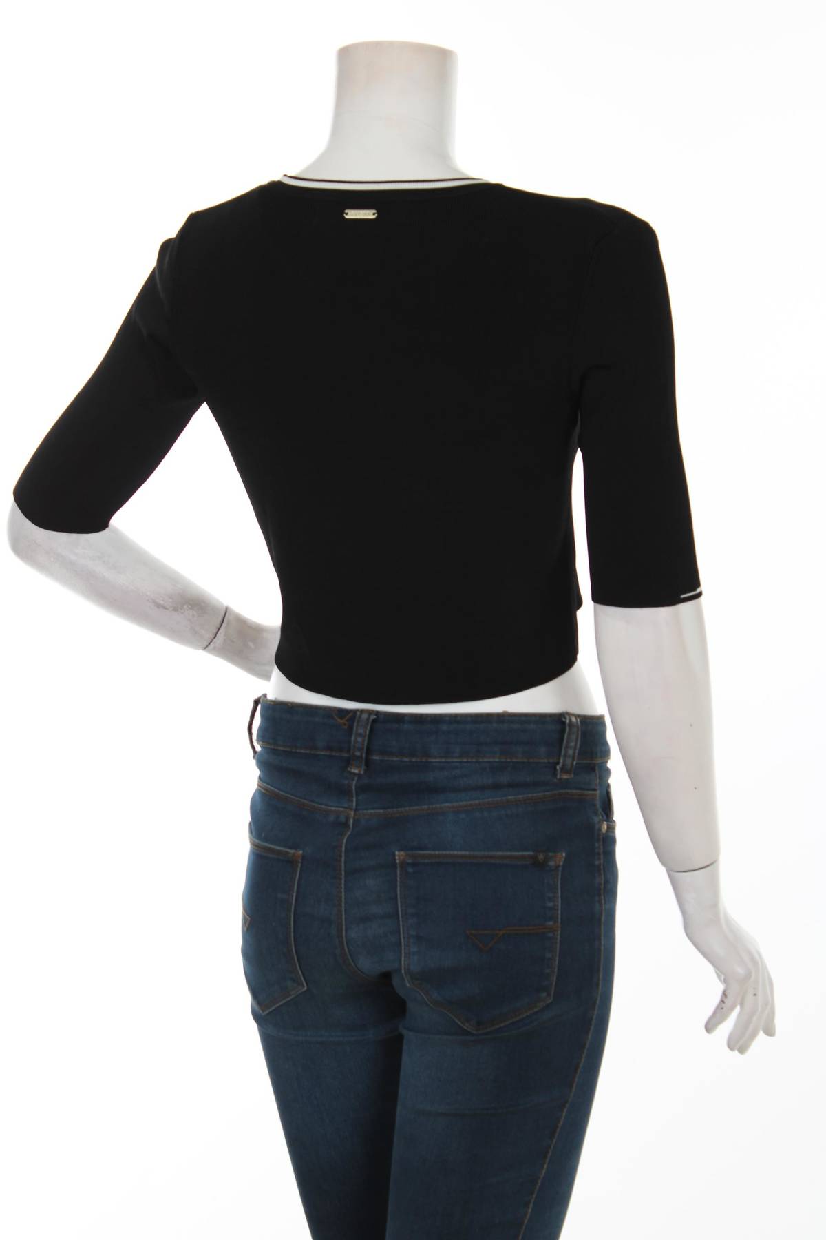 Дамски пуловер Guess2