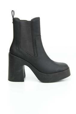 Γυναικεία μποτάκια Steve Madden1