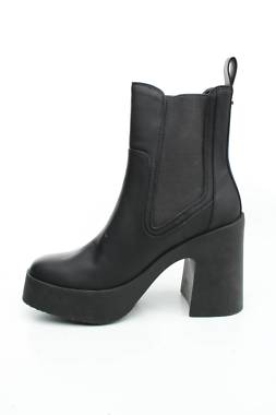 Γυναικεία μποτάκια Steve Madden2