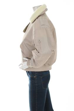 Γυναικείο μπουφάν Calvin Klein Jeans2