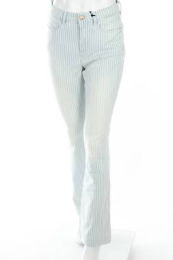 Дамски панталон Guess1