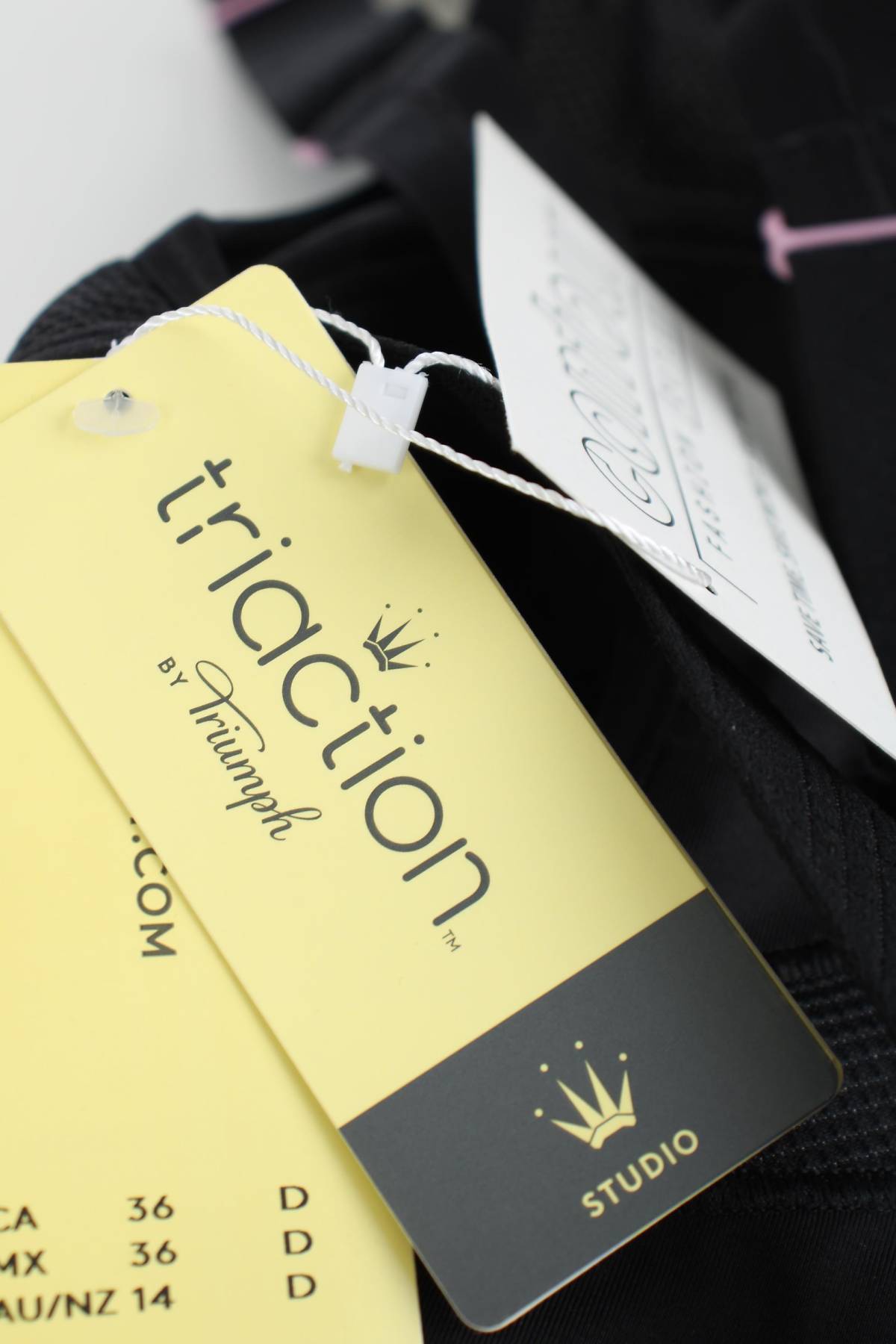 Спортен сутиен Triumph Triaction3 - Contour.bg Спортен сутиен Triumph Triaction3