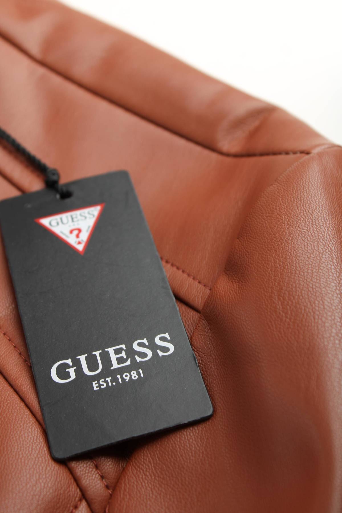 Дамско кожено яке Guess4 - Contour.bg Дамско кожено яке Guess4
