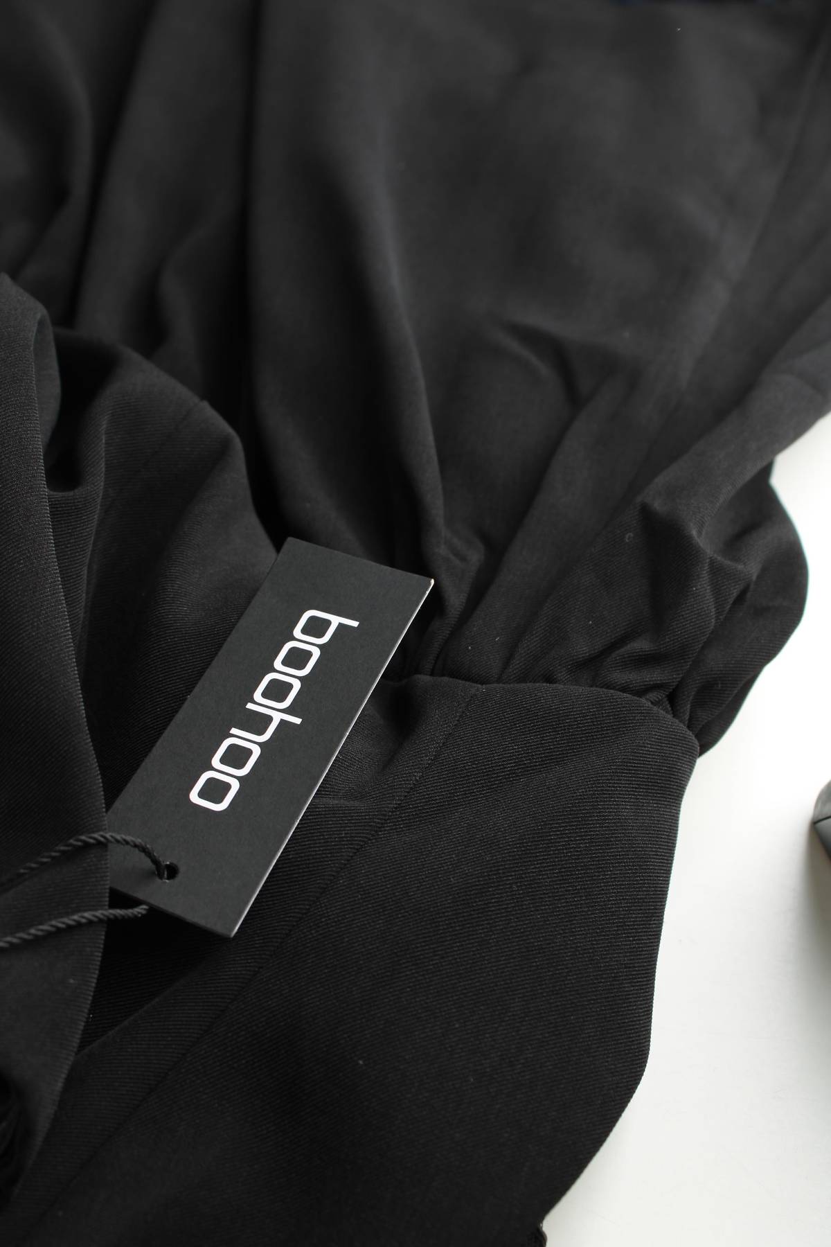 Рокля Boohoo3