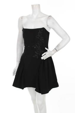Рокля Boohoo1