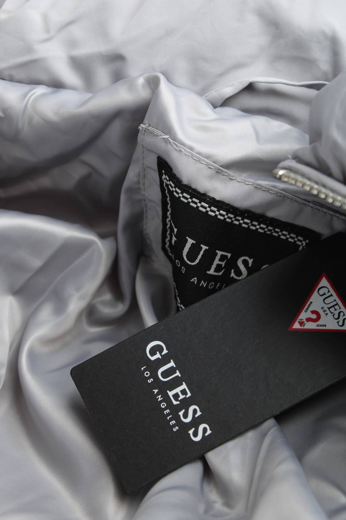Γυναικείο μπουφάν Guess4