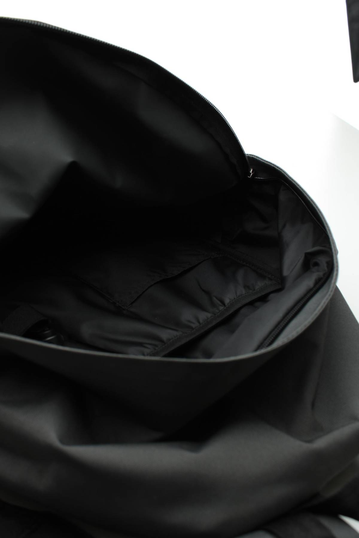 Раница Eastpak3 - Contour.bg Раница Eastpak3