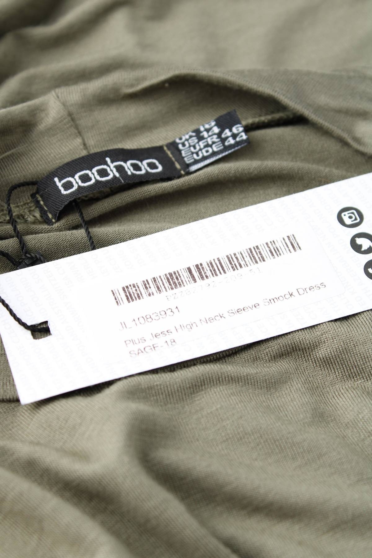 Рокля Boohoo3