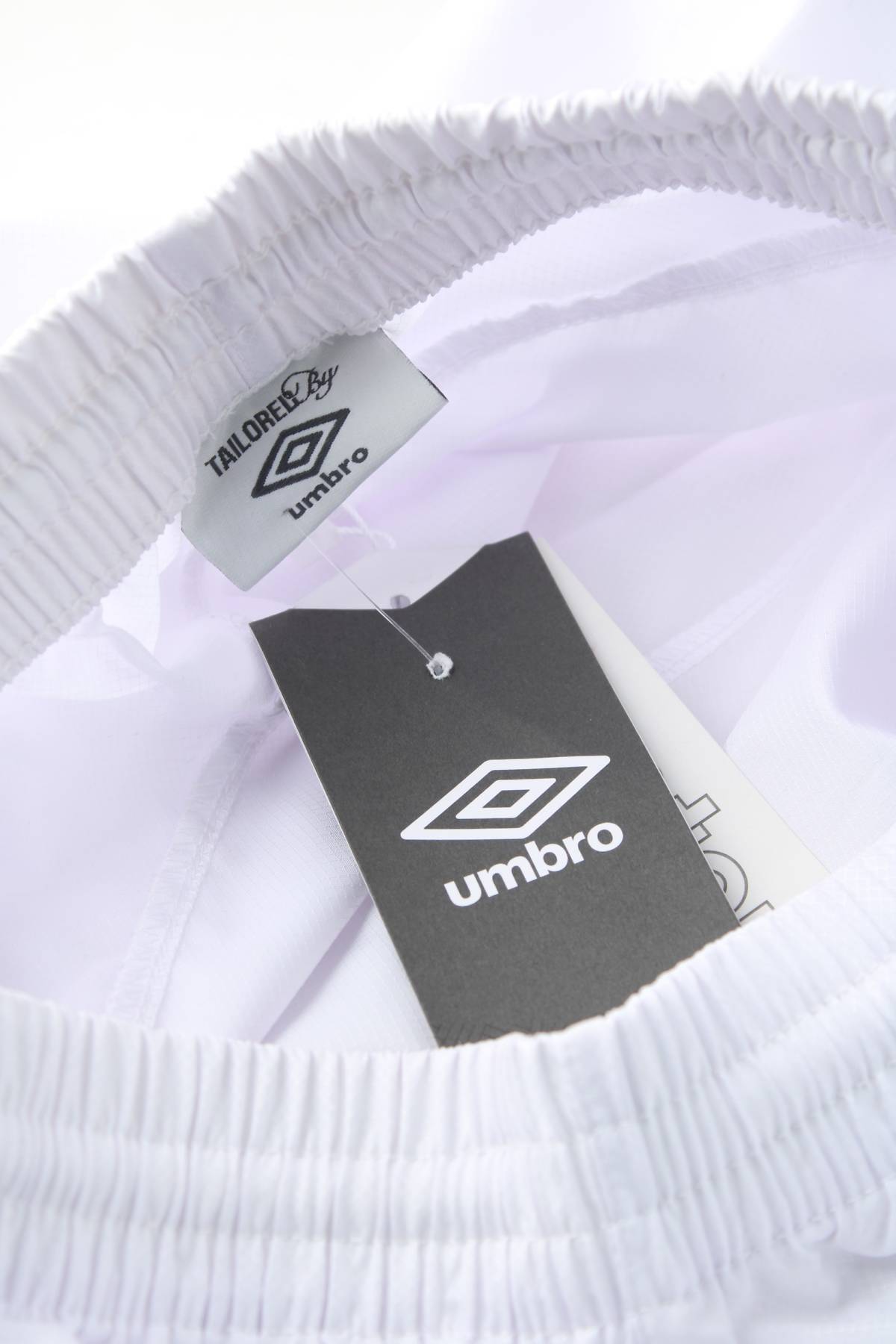 Дамски шорти Umbro3