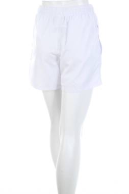 Дамски шорти Umbro2