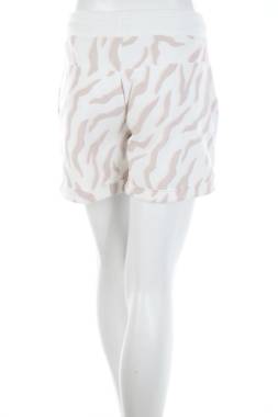 Дамски къс панталон Juvia2