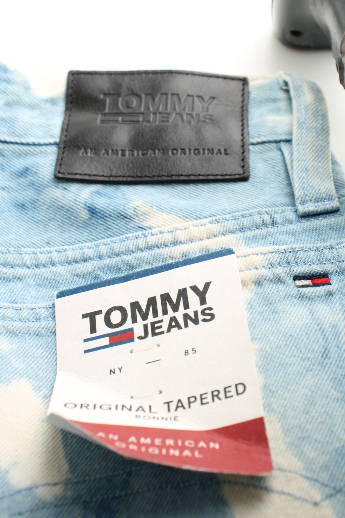 Мъжки къси дънки Tommy Jeans3 - Contour.bg Мъжки къси дънки Tommy Jeans3