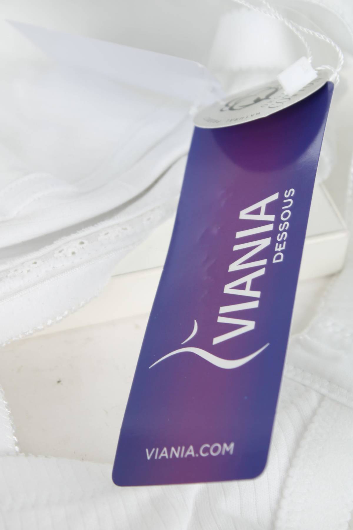 Сутиен Viania3