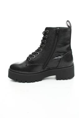 Γυναικεία μποτάκια Bullboxer2