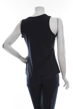 Γυναικείο αμάνικο Guess2