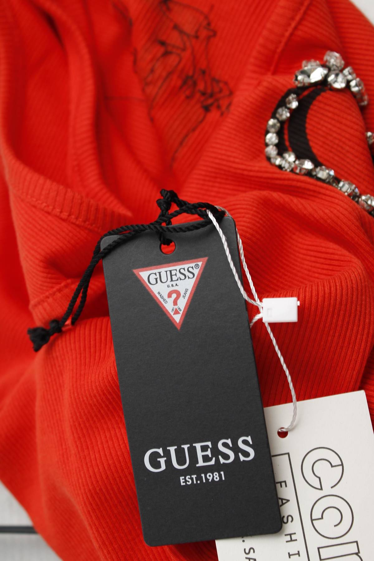 Γυναικείο αμάνικο Guess3