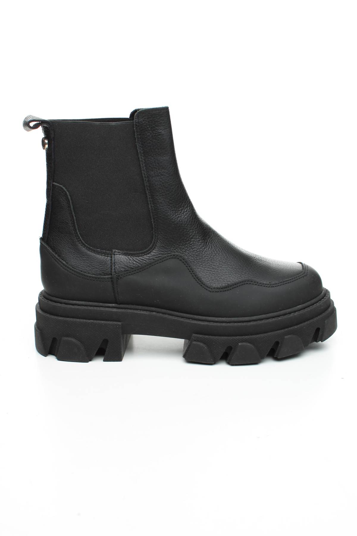 Γυναικεία μποτάκια Steve Madden1