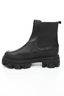 Γυναικεία μποτάκια Steve Madden2