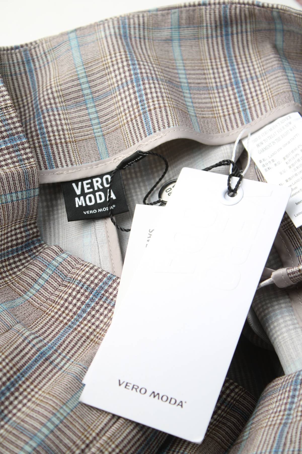 Γυναικείο σορτσάκι Vero Moda3