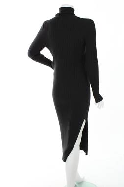 Рокля Cotton On2