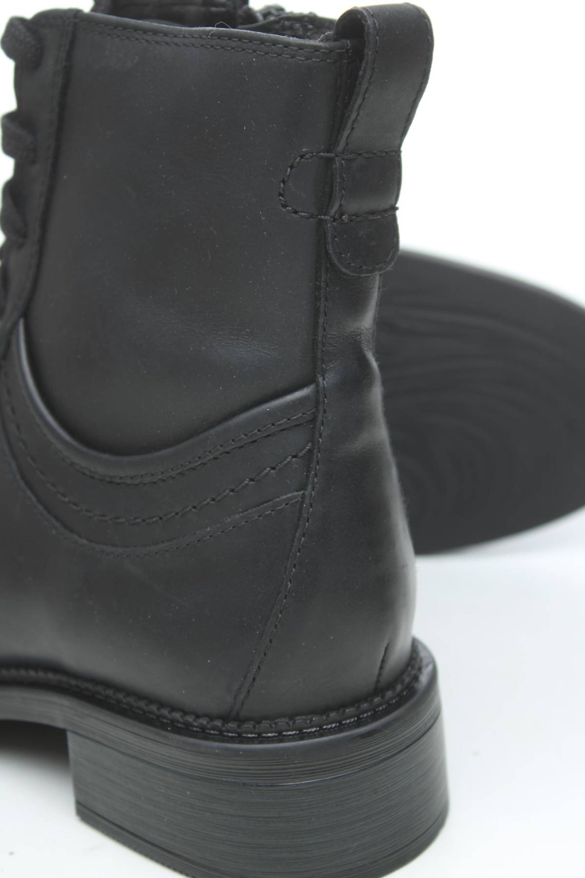 Дамски боти Clarks5