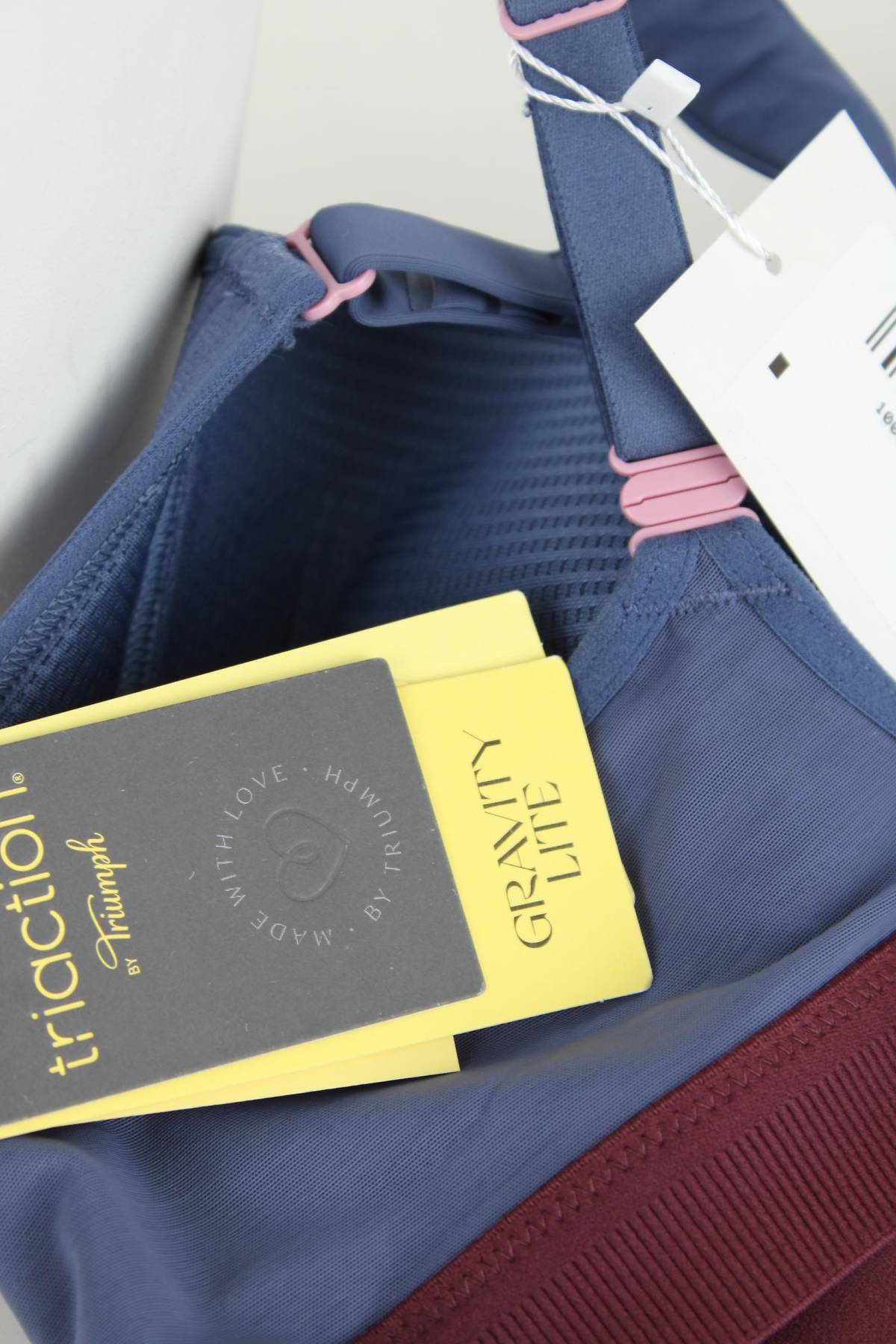 Спортен сутиен Triumph Triaction3 - Contour.bg Спортен сутиен Triumph Triaction3