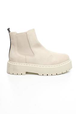 Γυναικεία μποτάκια Steve Madden1