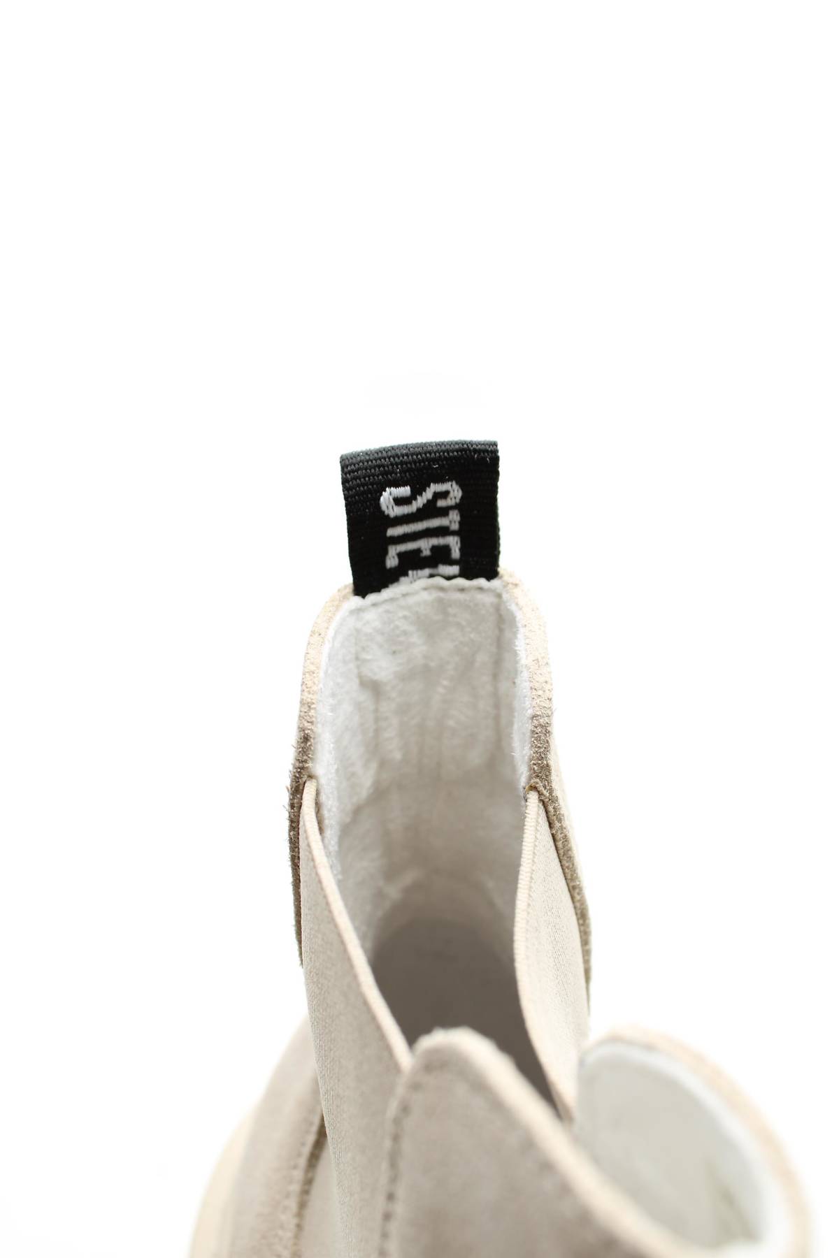 Γυναικεία μποτάκια Steve Madden5