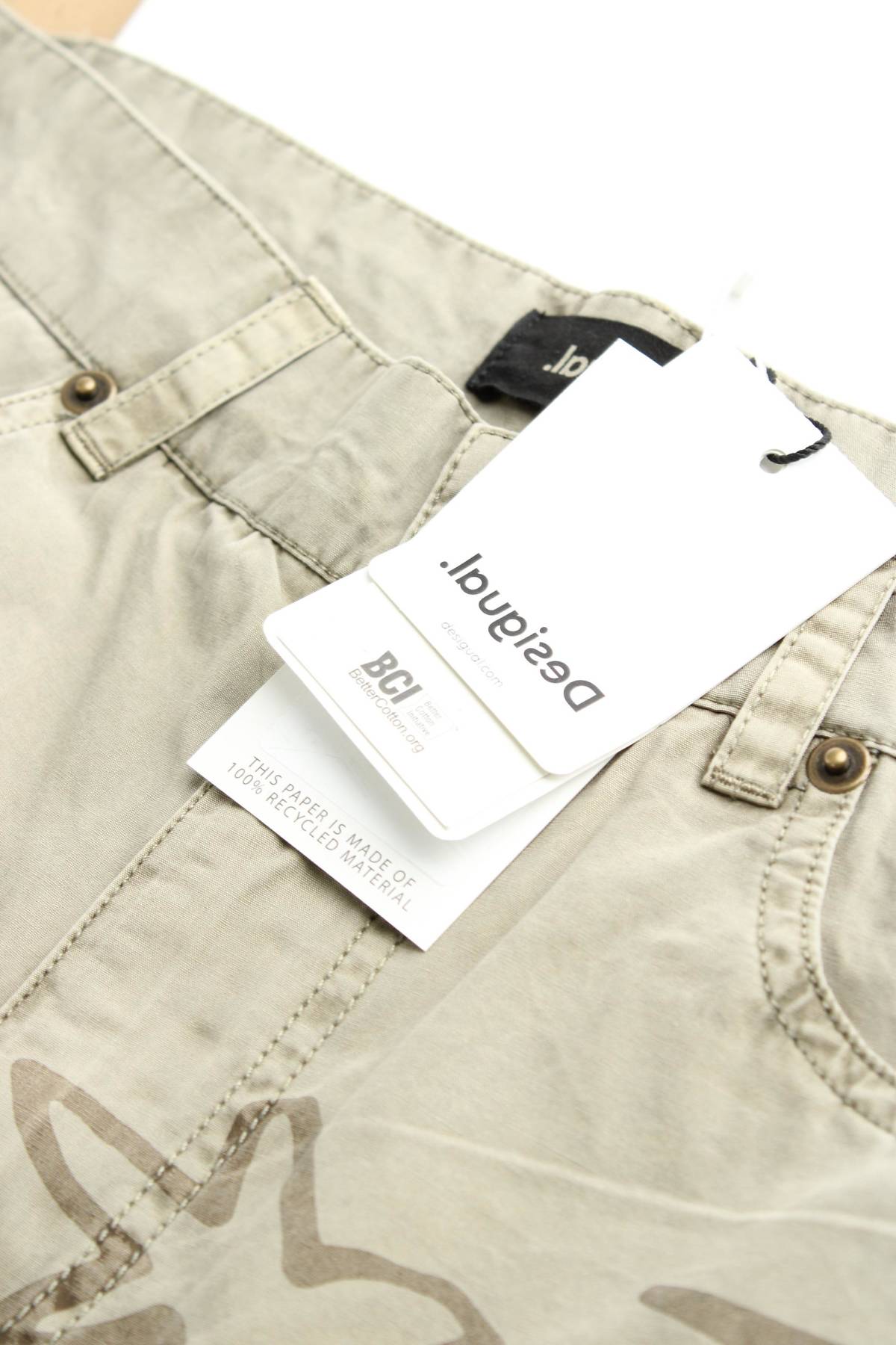 Γυναικείο σορτσάκι Desigual3