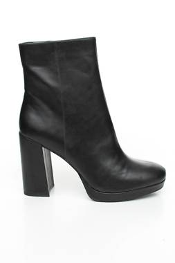 Дамски боти Steve Madden1