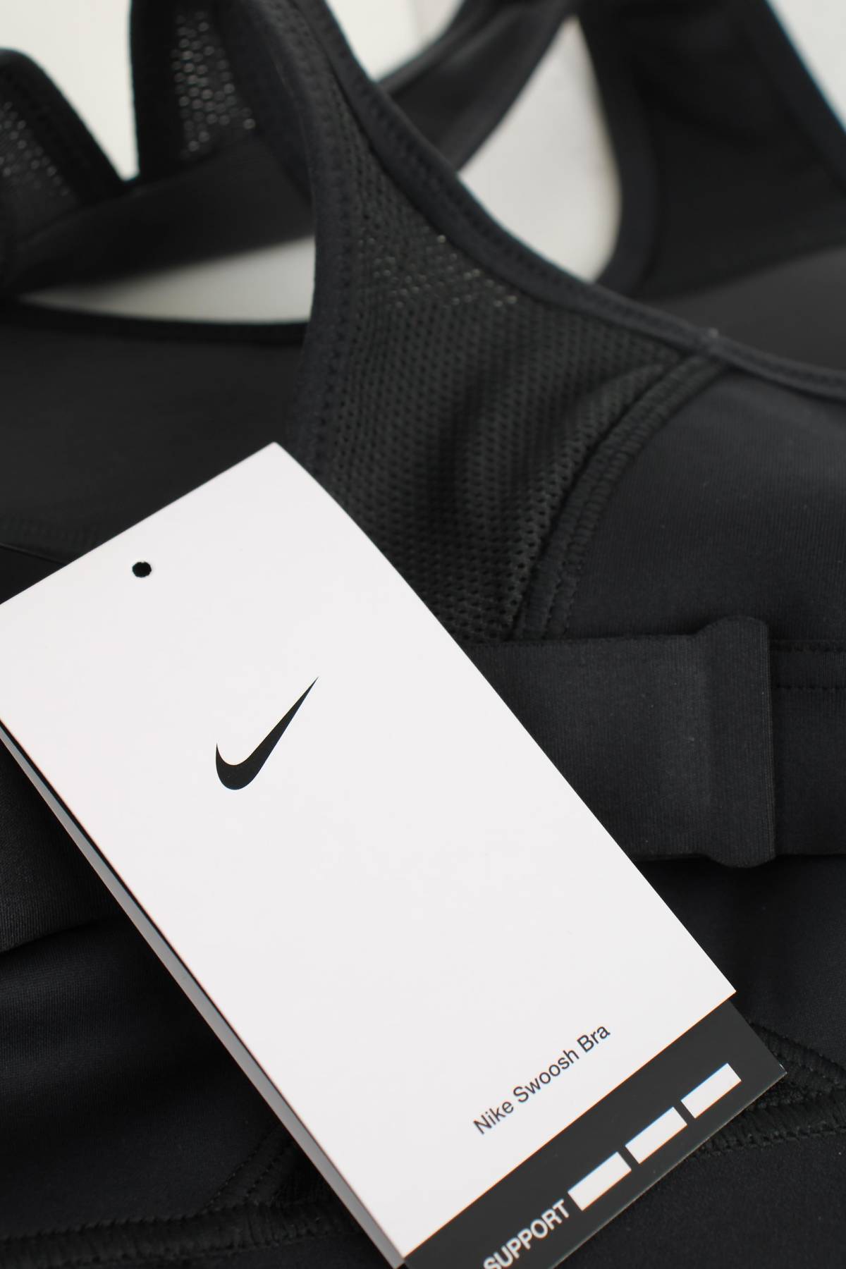 Спортен сутиен Nike3 - Contour.bg Спортен сутиен Nike3