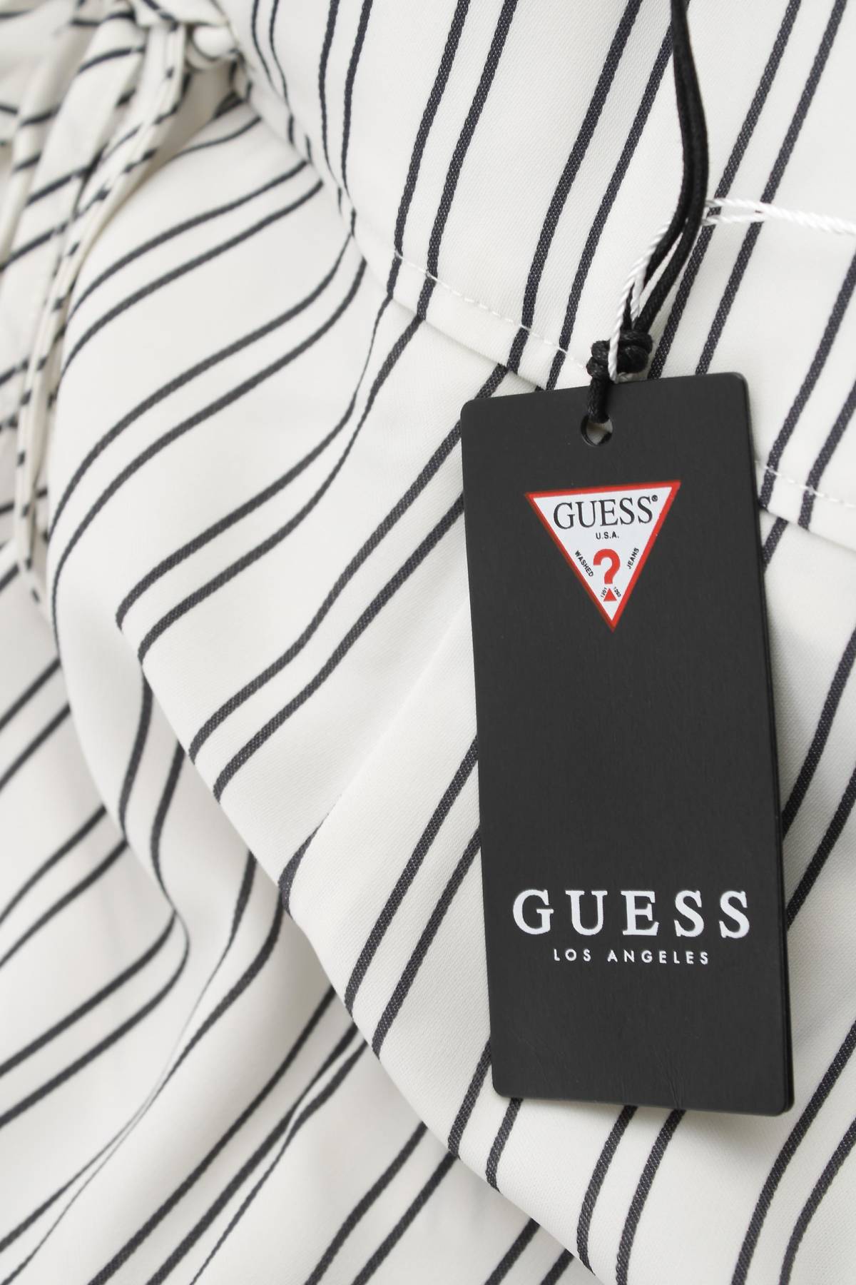 Дамски къс панталон Guess3 - Contour.bg Дамски къс панталон Guess3
