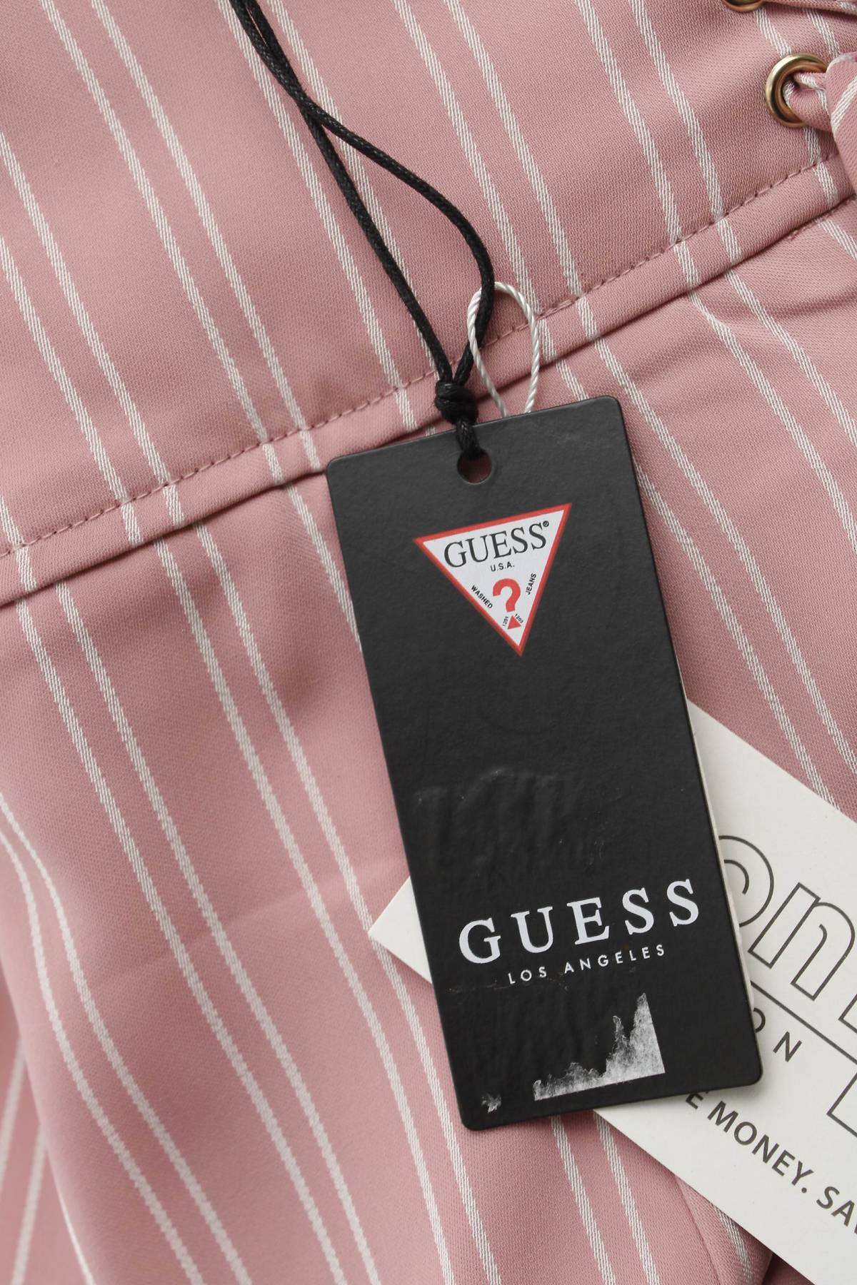 Дамски къс панталон Guess3
