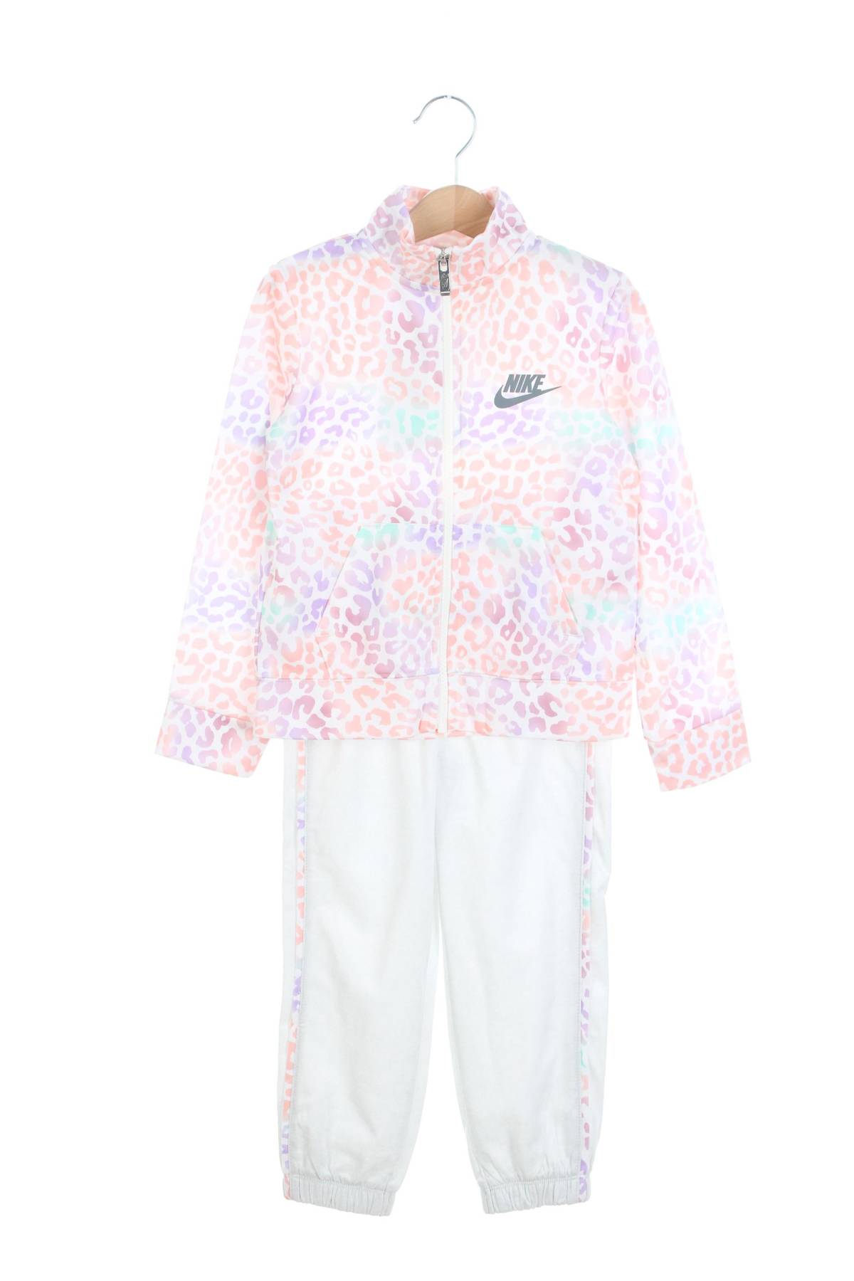 Спортен екип Nike1 - Contour.bg Спортен екип Nike1