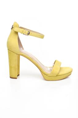 Σανδάλια Guess1