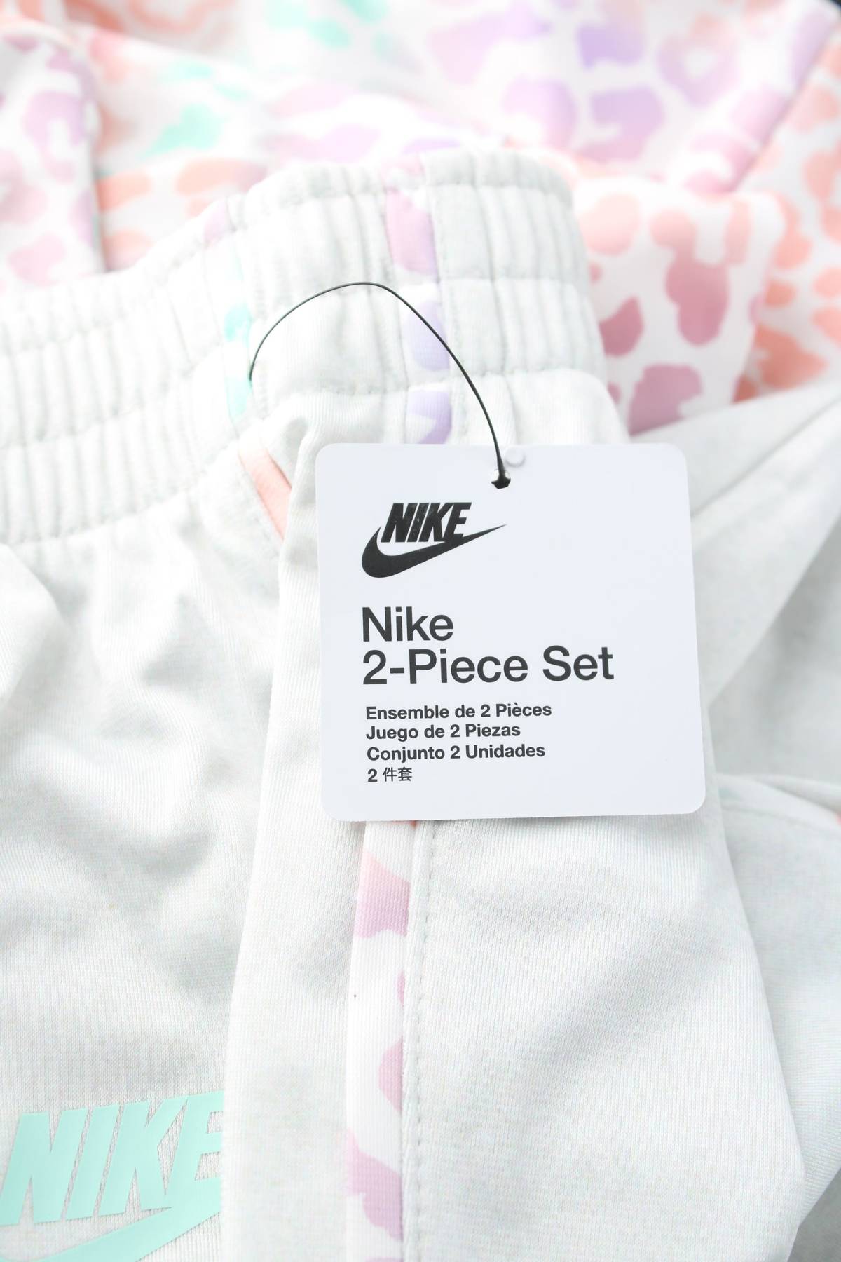 Спортен екип Nike3 - Contour.bg Спортен екип Nike3