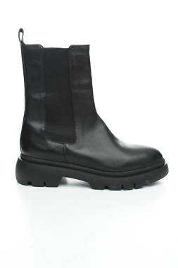 Дамски боти Inuovo1