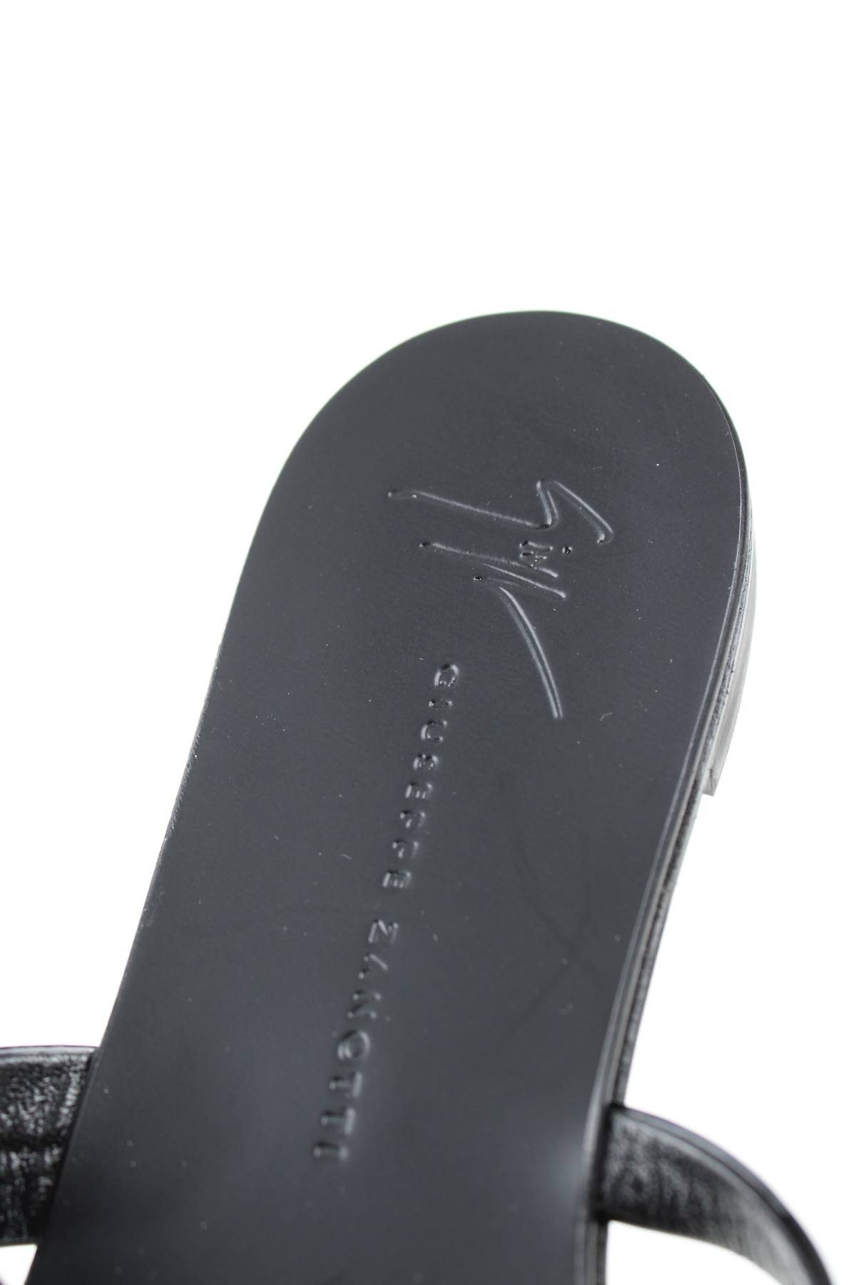Чехли Giuseppe Zanotti5