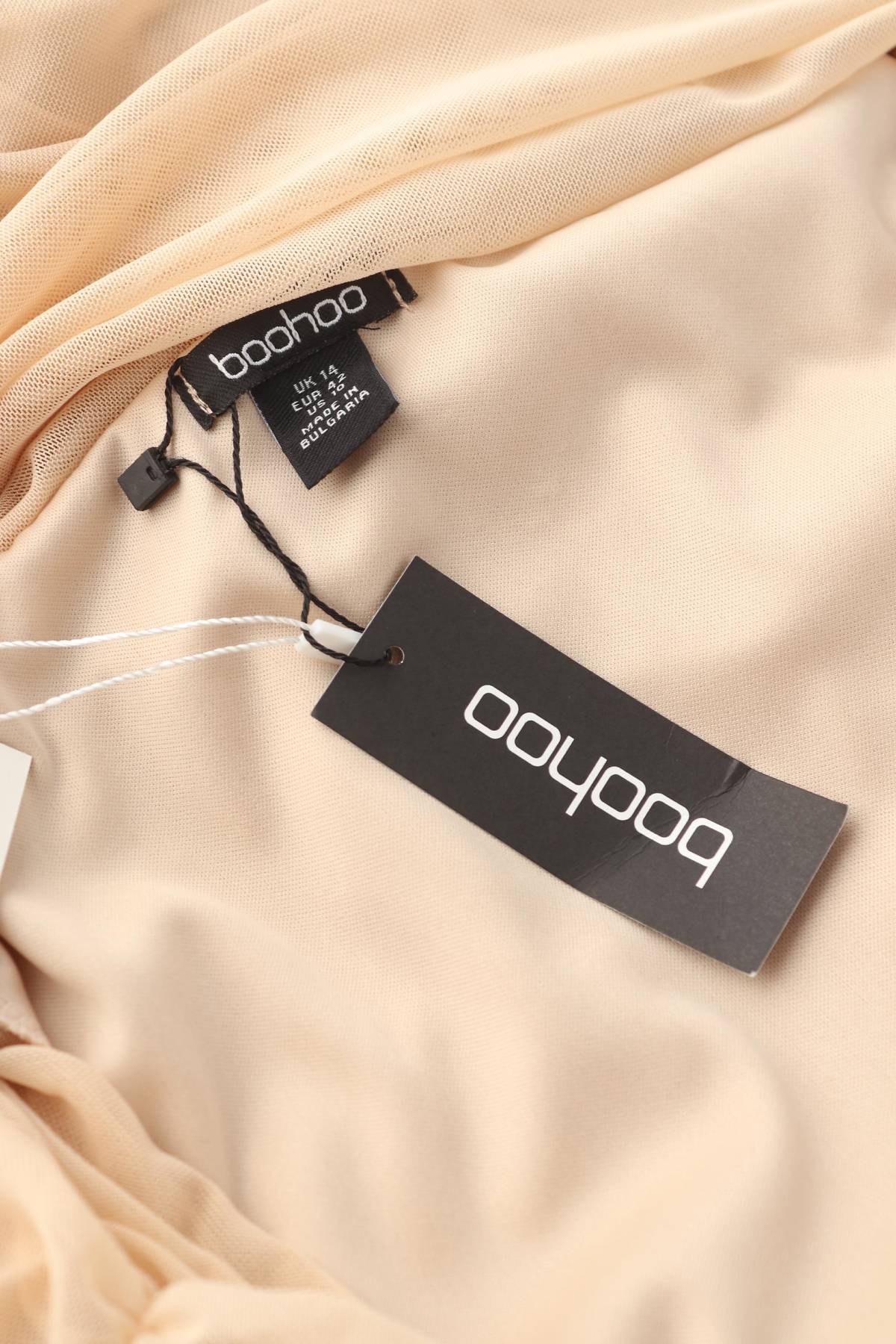 Рокля Boohoo3