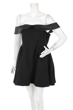 Рокля Boohoo1