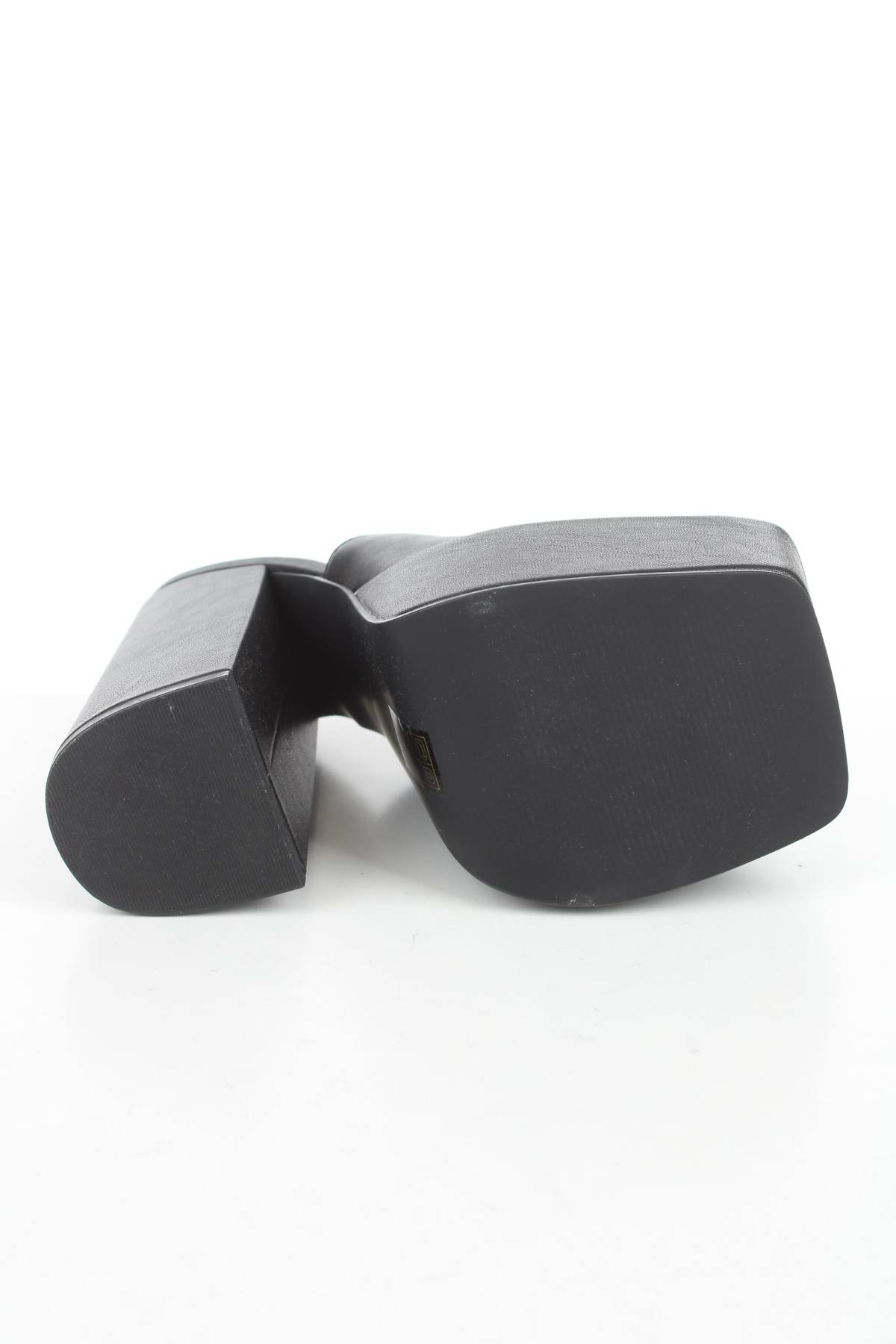 Πέδιλα Steve Madden4