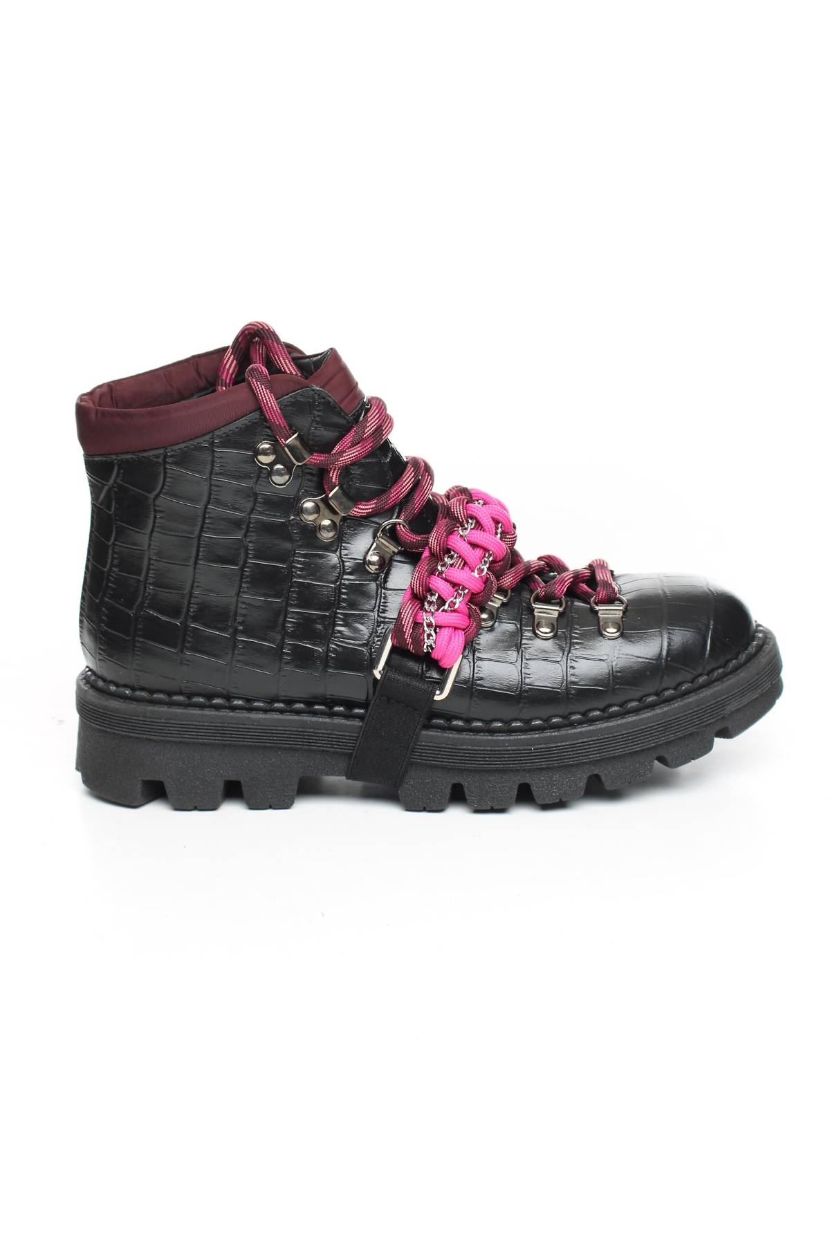 Туристически обувки Pinko1