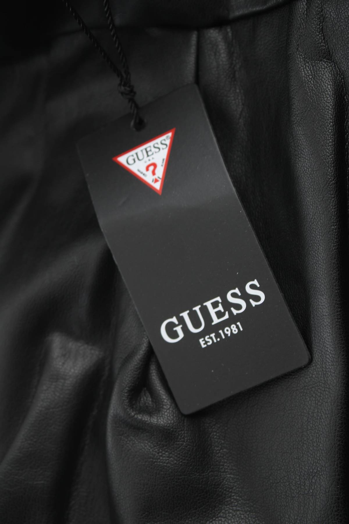 Дамски кожен панталон Guess3