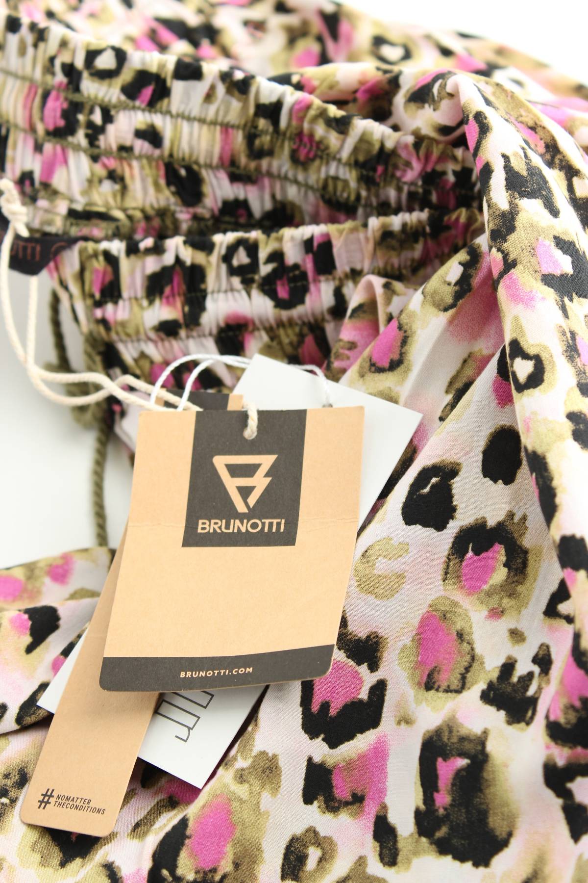 Дамски къс панталон Brunotti3