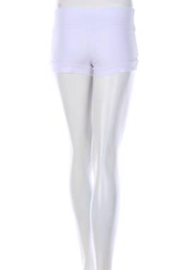 Дамски къс панталон Charlotte Russe2 - Contour.bg Дамски къс панталон Charlotte Russe2