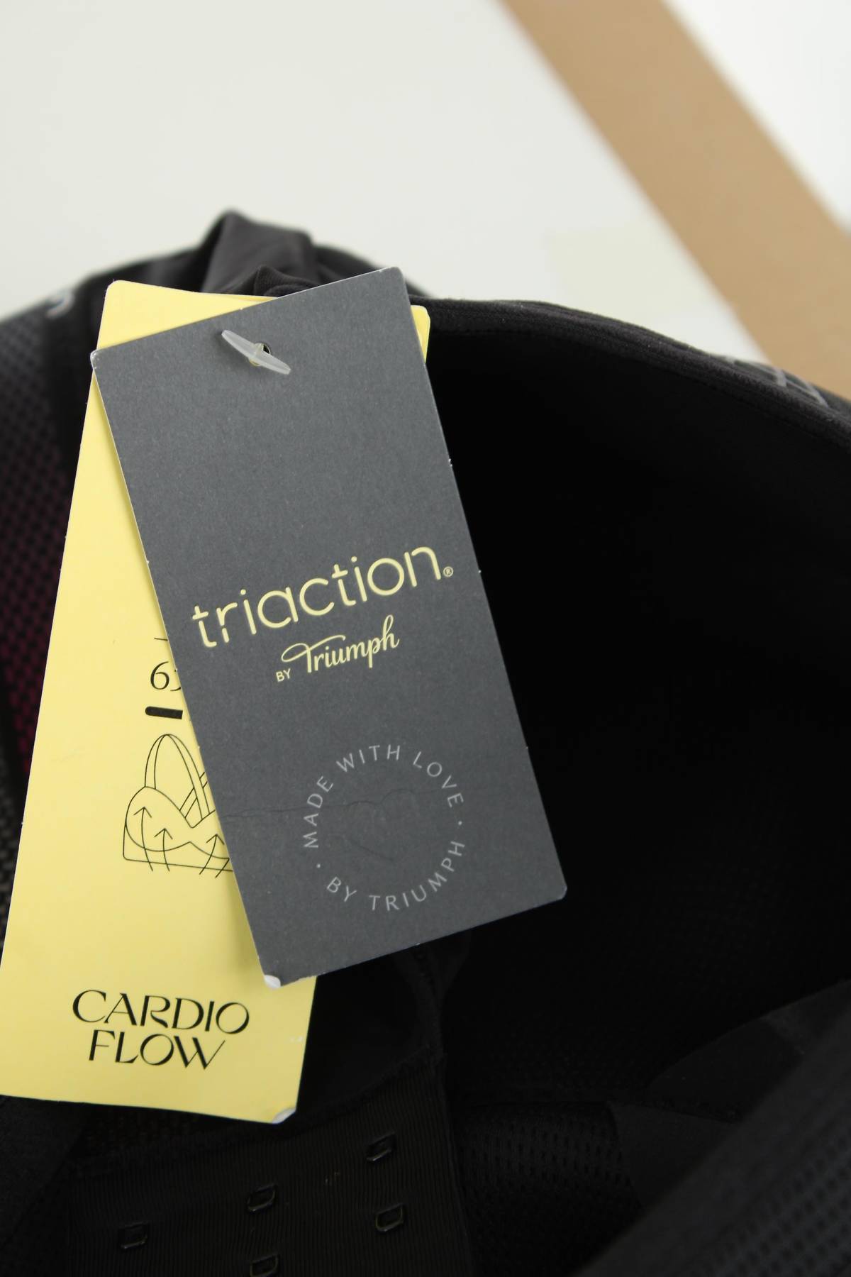Спортен сутиен Triumph Triaction3